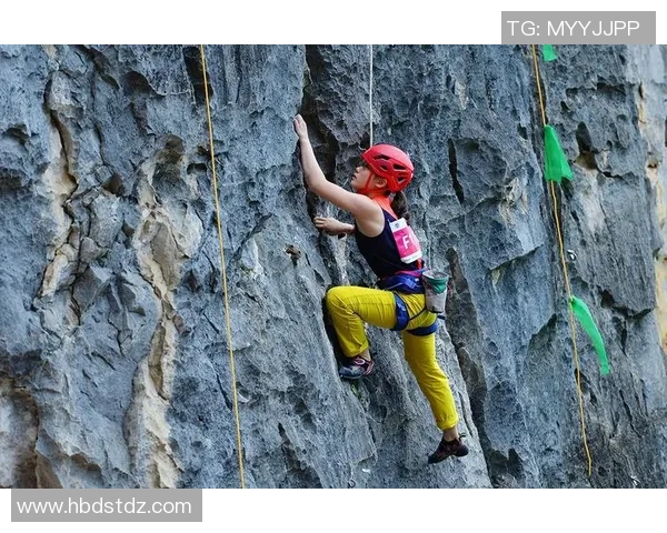 成都攀岩队勇攀高峰中路突破助力攀岩热潮再创新高